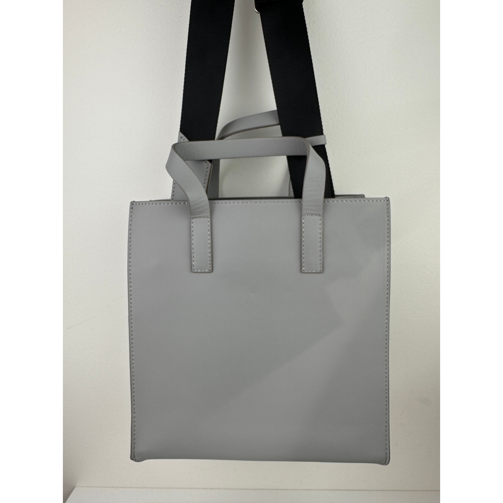Mlouye Gray Handbag Leather Inner Pockets Top Handle Strap Crossbody Bag Rare — image 4 of 7